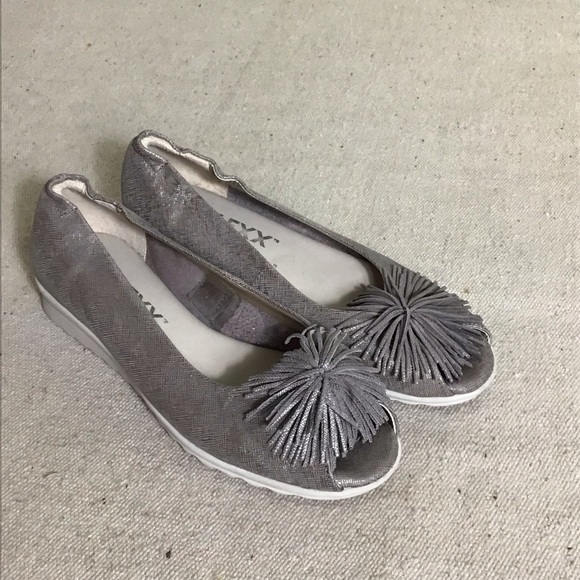 The Flexx Gold open toe Pom Pom  low Wedge comfort Shoes Women Size 6 - Picture 6 of 8